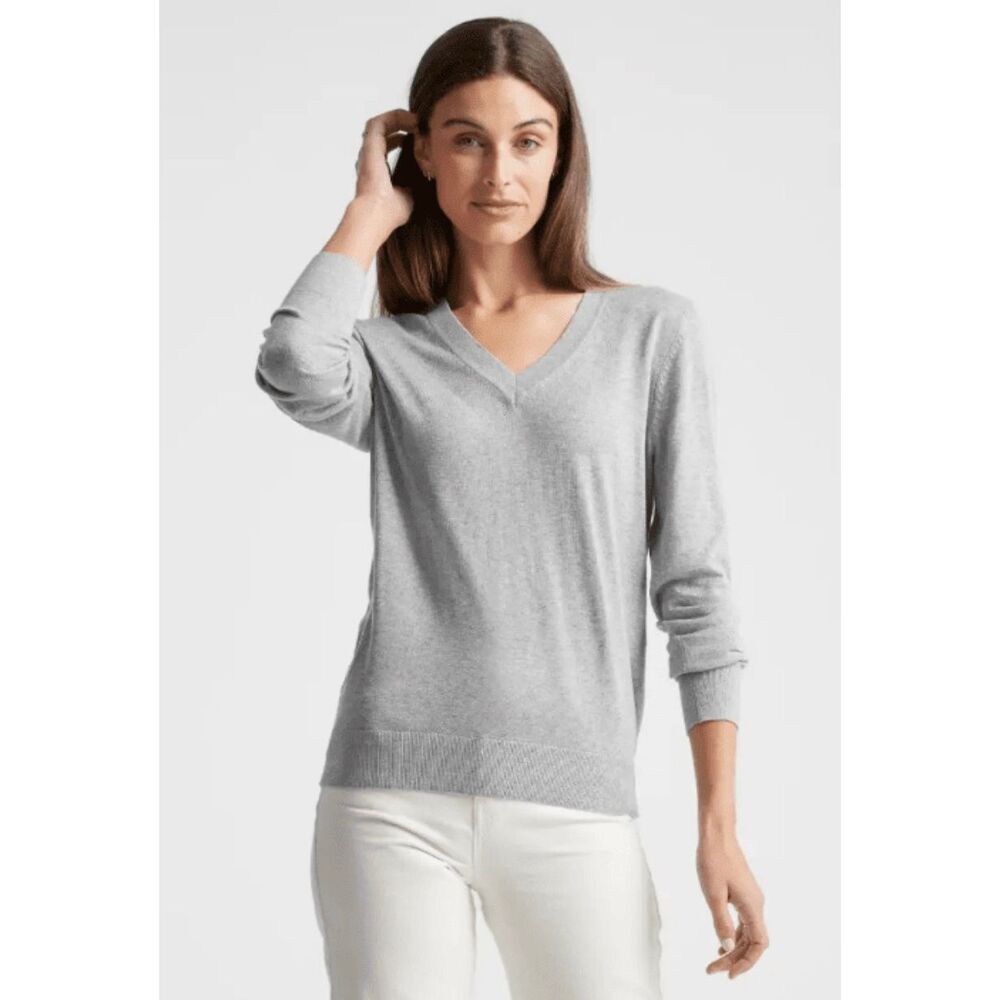 NWT QUINCE Lightweight Cotton Cashmere V-Neck Sweater, gray, Small $140 D9